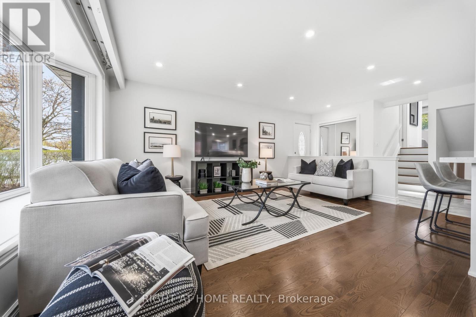 11 Farley Crescent, Toronto, Ontario  M9R 2A5 - Photo 8 - W13077882