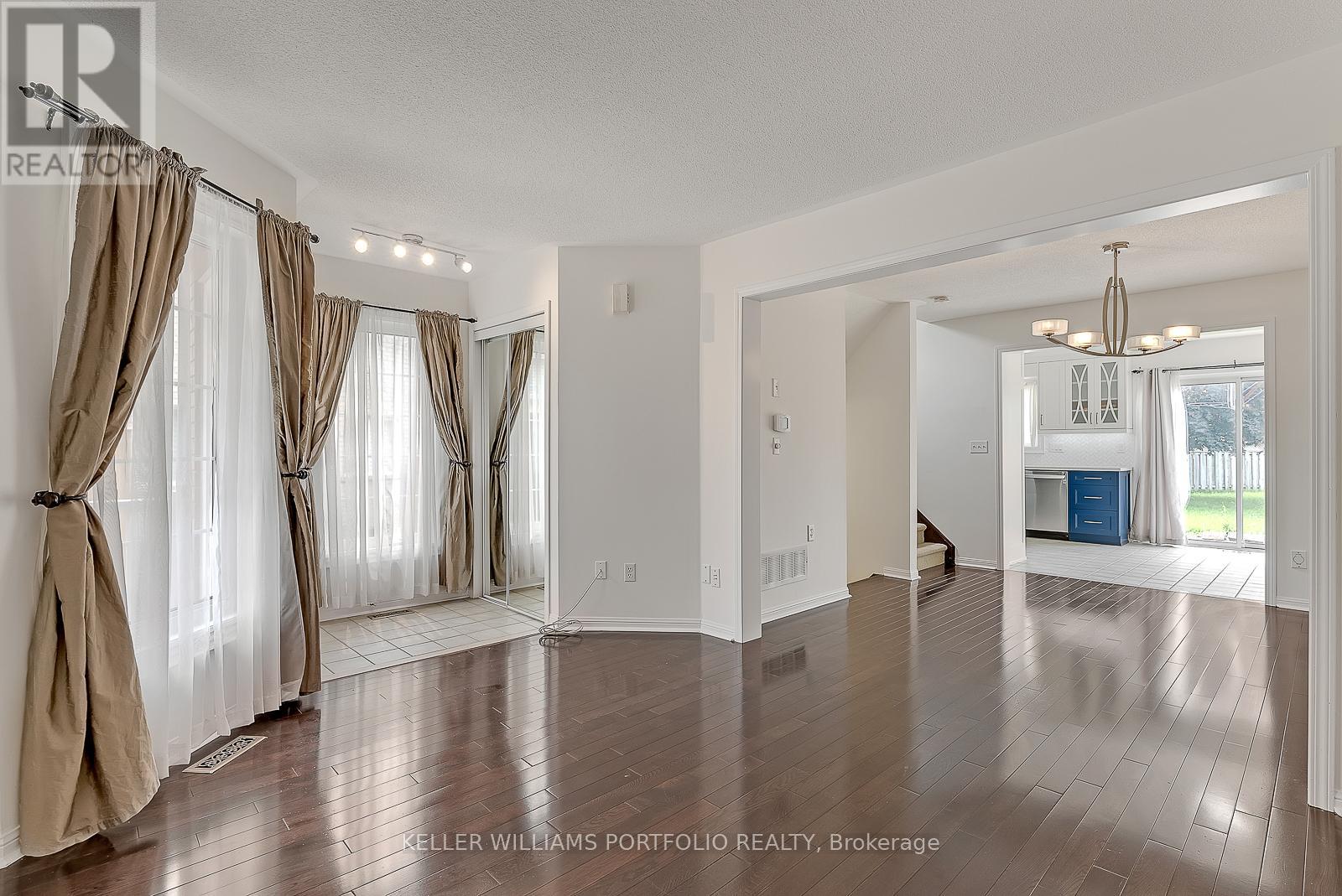 1458 Quest Circle, Mississauga, Ontario  L5N 8B4 - Photo 5 - W13077946