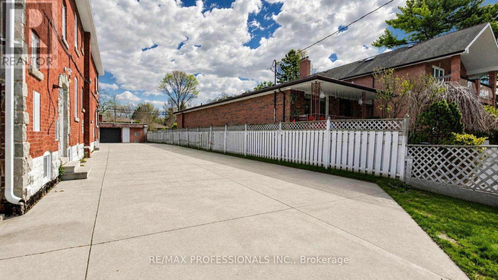 5 Thirty Ninth Street, Toronto, Ontario  M8W 3M4 - Photo 2 - W13078016