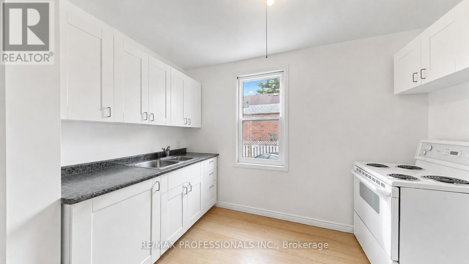 5 Thirty Ninth Street, Toronto, Ontario  M8W 3M4 - Photo 5 - W13078016