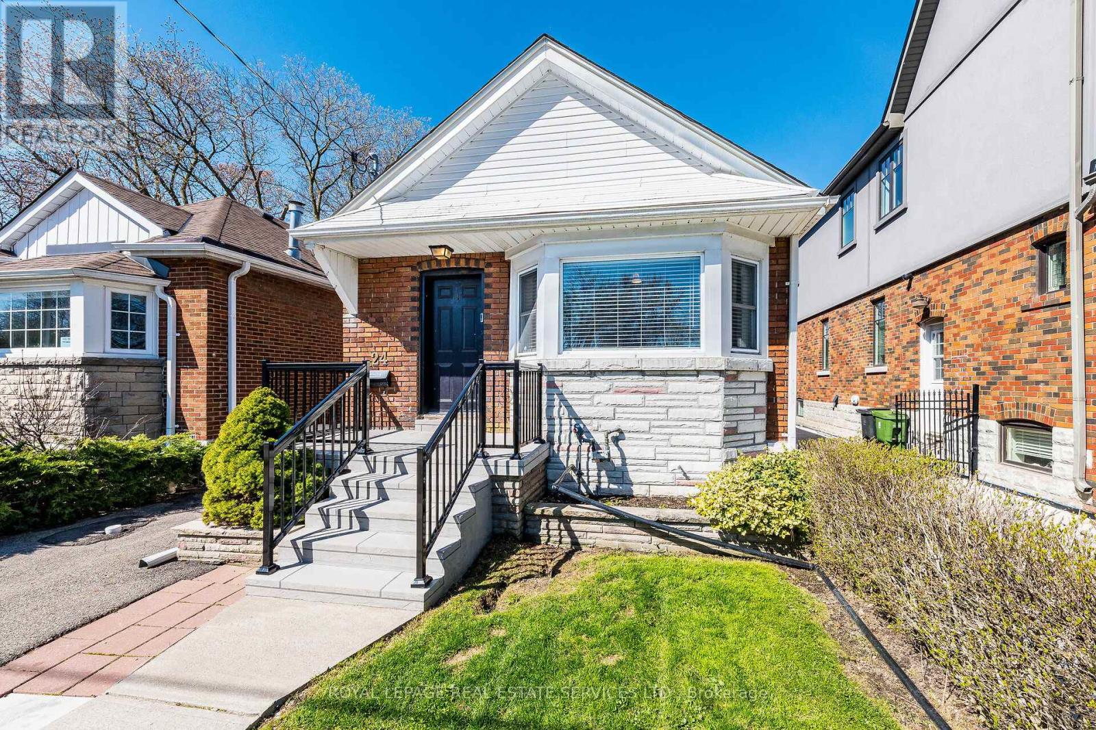 24 Seventh Street, Toronto, Ontario  M8V 3B2 - Photo 4 - W13078046