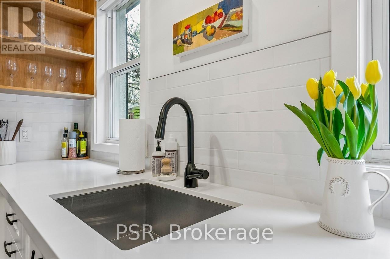 155 Mcroberts Avenue, Toronto, Ontario  M6E 4P3 - Photo 12 - W13078052