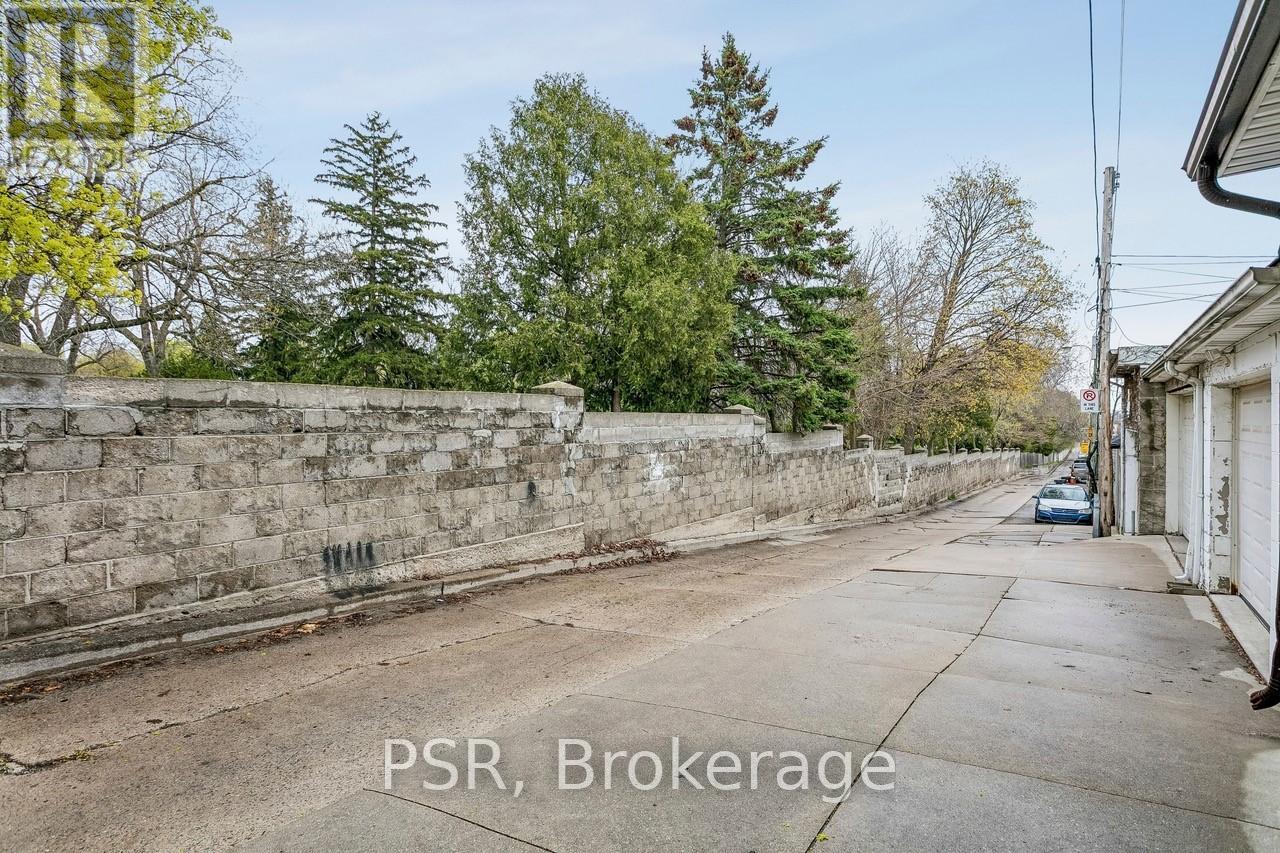 155 Mcroberts Avenue, Toronto, Ontario  M6E 4P3 - Photo 32 - W13078052