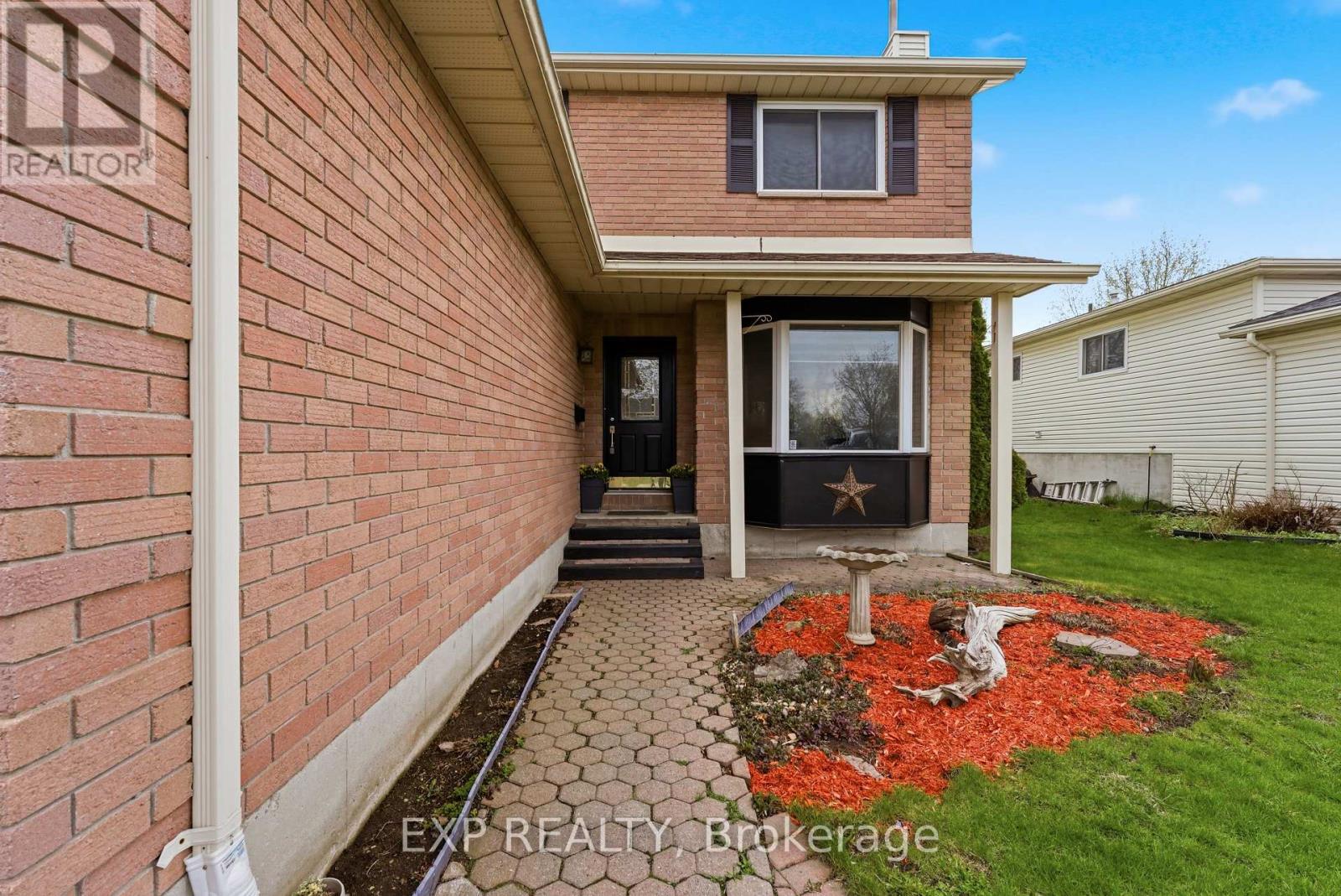 39 Sherwood Crescent, Belleville, Ontario  K8P 5G2 - Photo 4 - X12827232