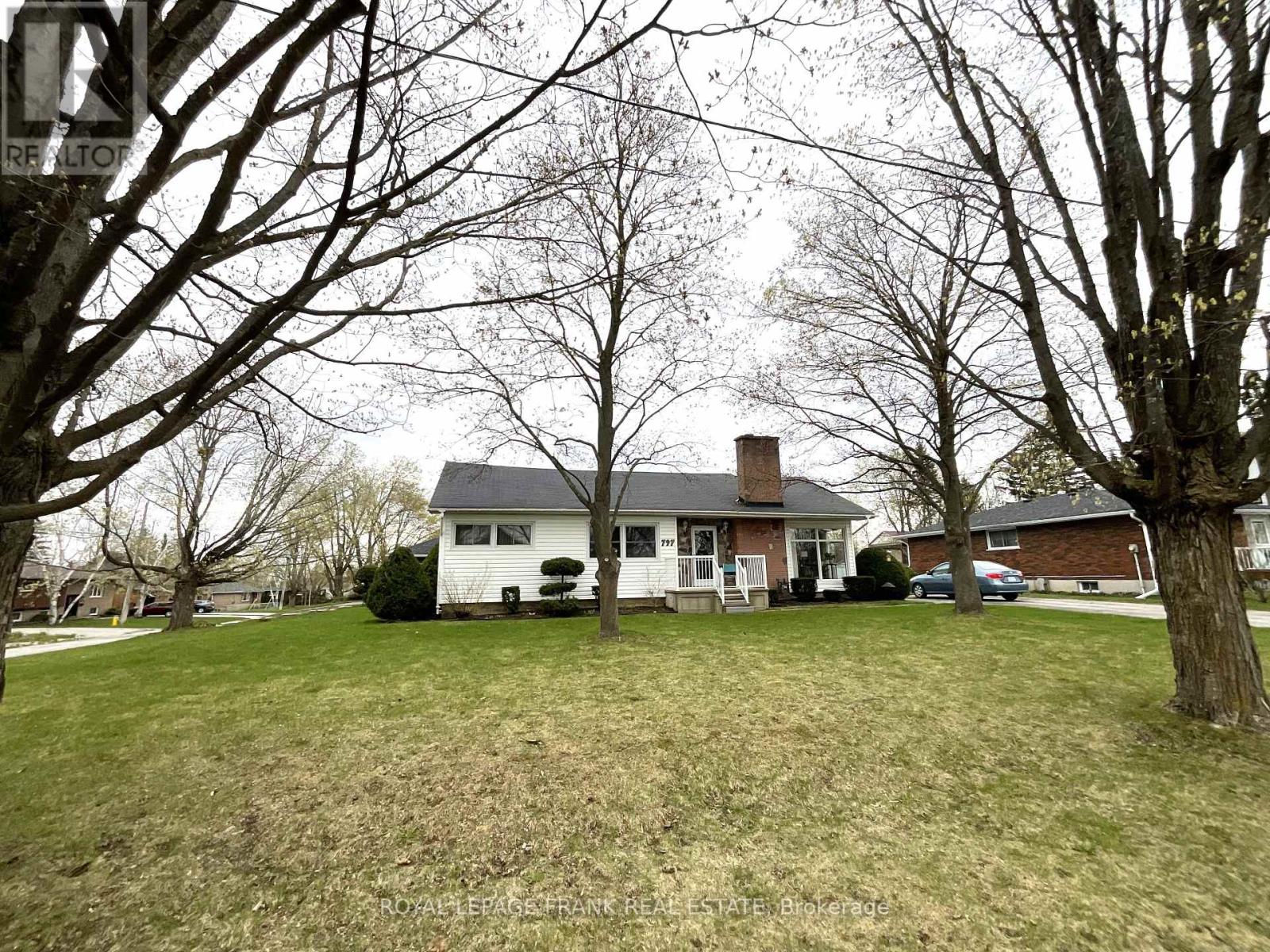 797 Valleyview Drive, Peterborough, Ontario  K9J 6P9 - Photo 2 - X13077524