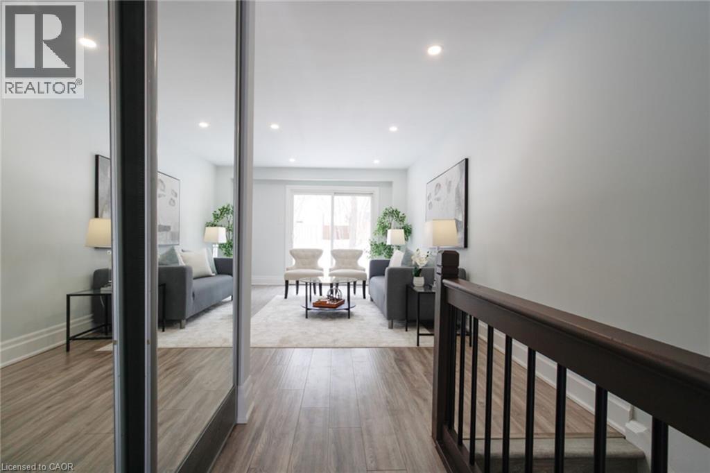 1532 Lancaster Drive Unit# 41, Oakville, Ontario  L6H 2Z3 - Photo 4 - 40826567
