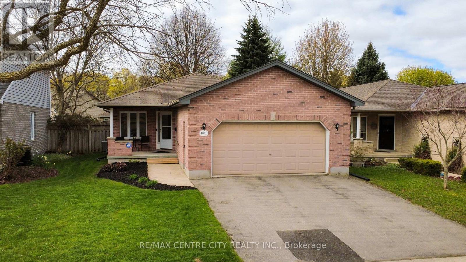 1021 South Wenige Drive, London North, Ontario  N5X 4G4 - Photo 2 - X13078274