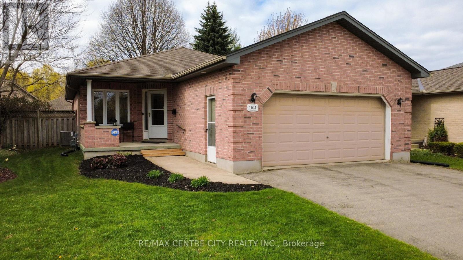 1021 South Wenige Drive, London North, Ontario  N5X 4G4 - Photo 3 - X13078274