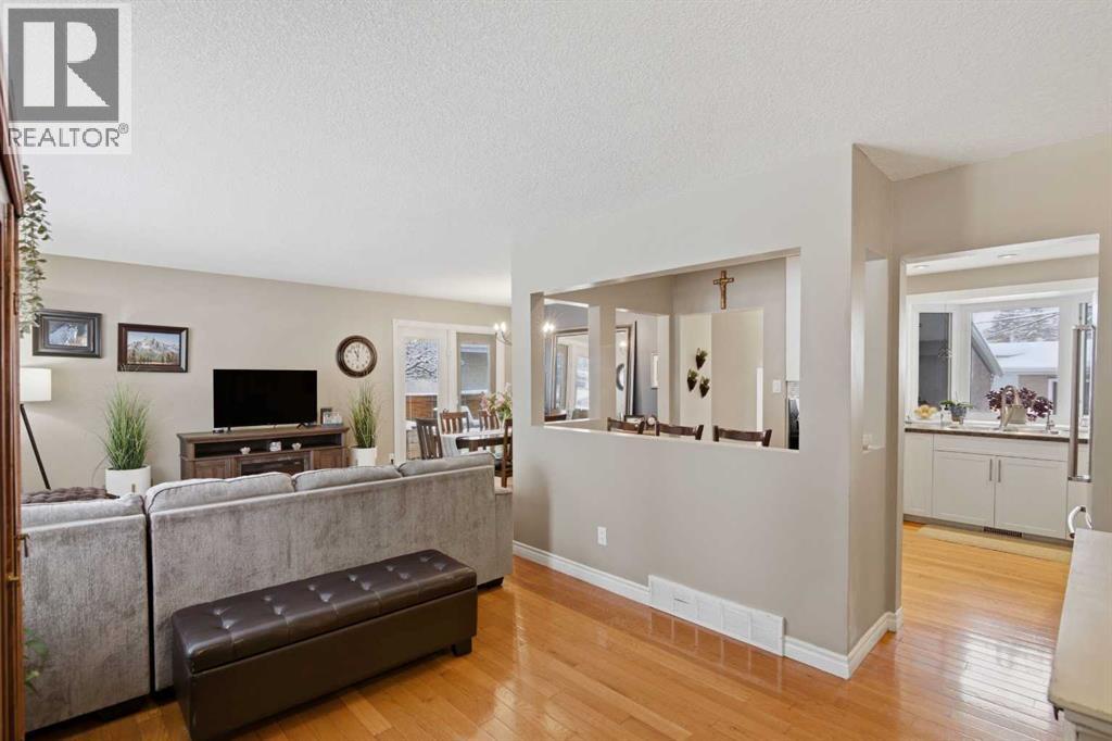 527 Athlone Road Se, Calgary, Alberta  T2H 1V8 - Photo 4 - A2292067