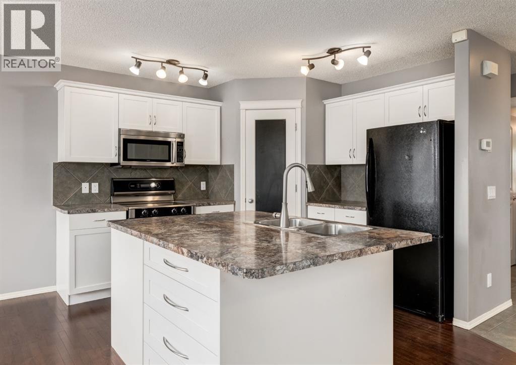 113 Luxstone Green Sw, Airdrie, Alberta  T4B 3B9 - Photo 6 - A2294849