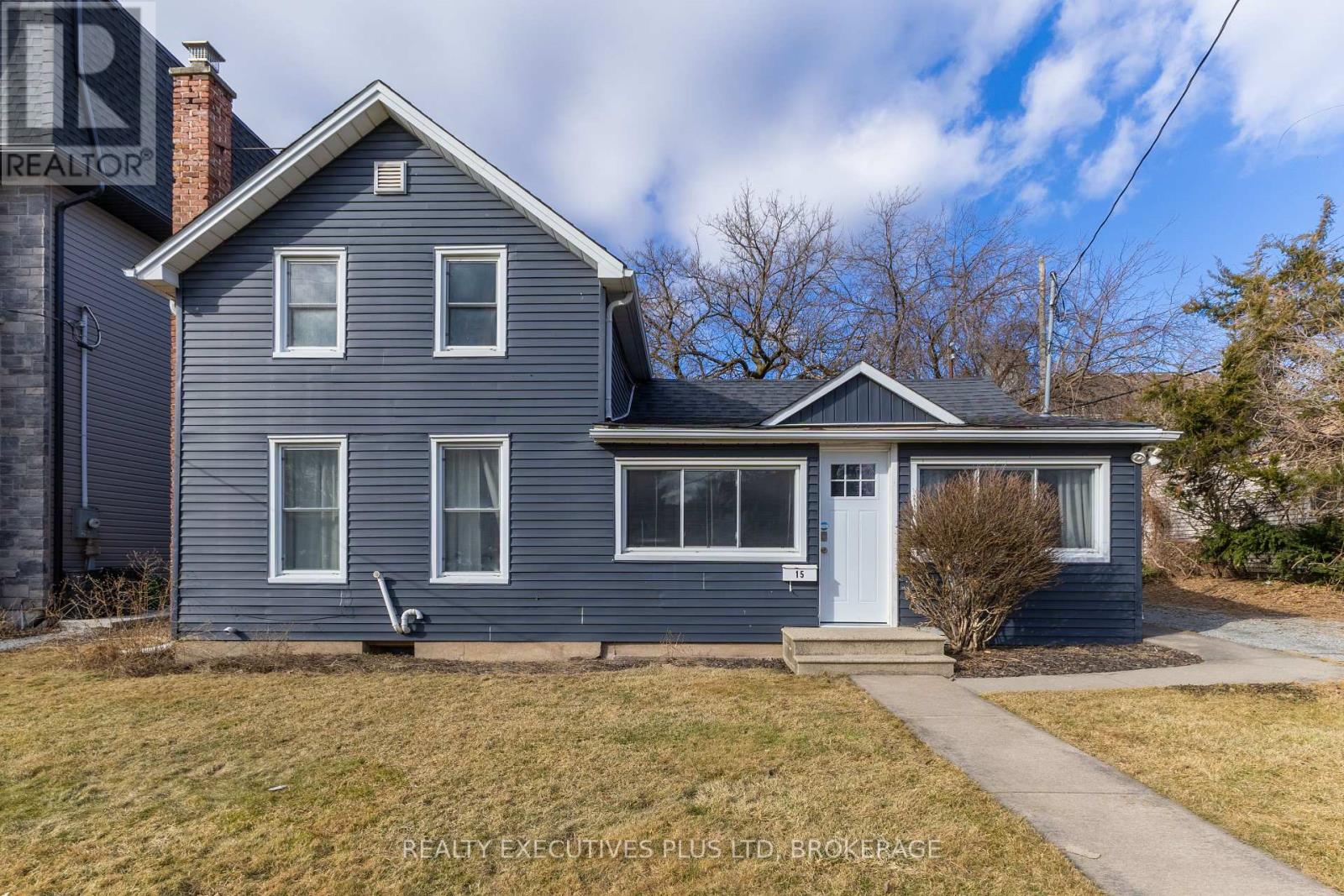 15 Chestnut Street E