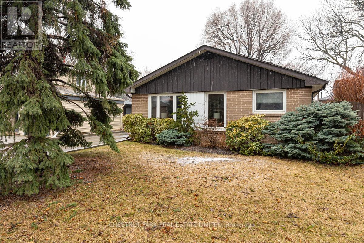 16 Vanderbrent Crescent, Toronto, Ontario  M9R 3W8 - Photo 25 - W13063092
