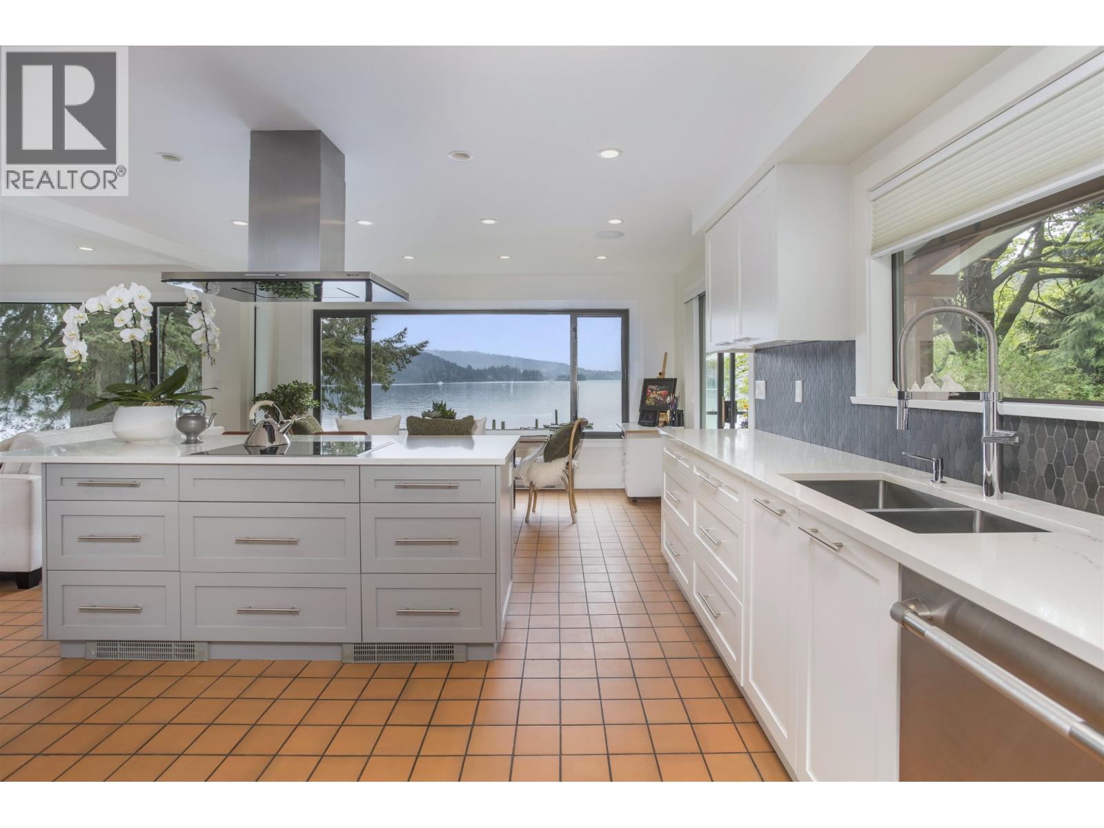 5445 Indian River Drive, North Vancouver, British Columbia  V7G 2T7 - Photo 4 - R3118755