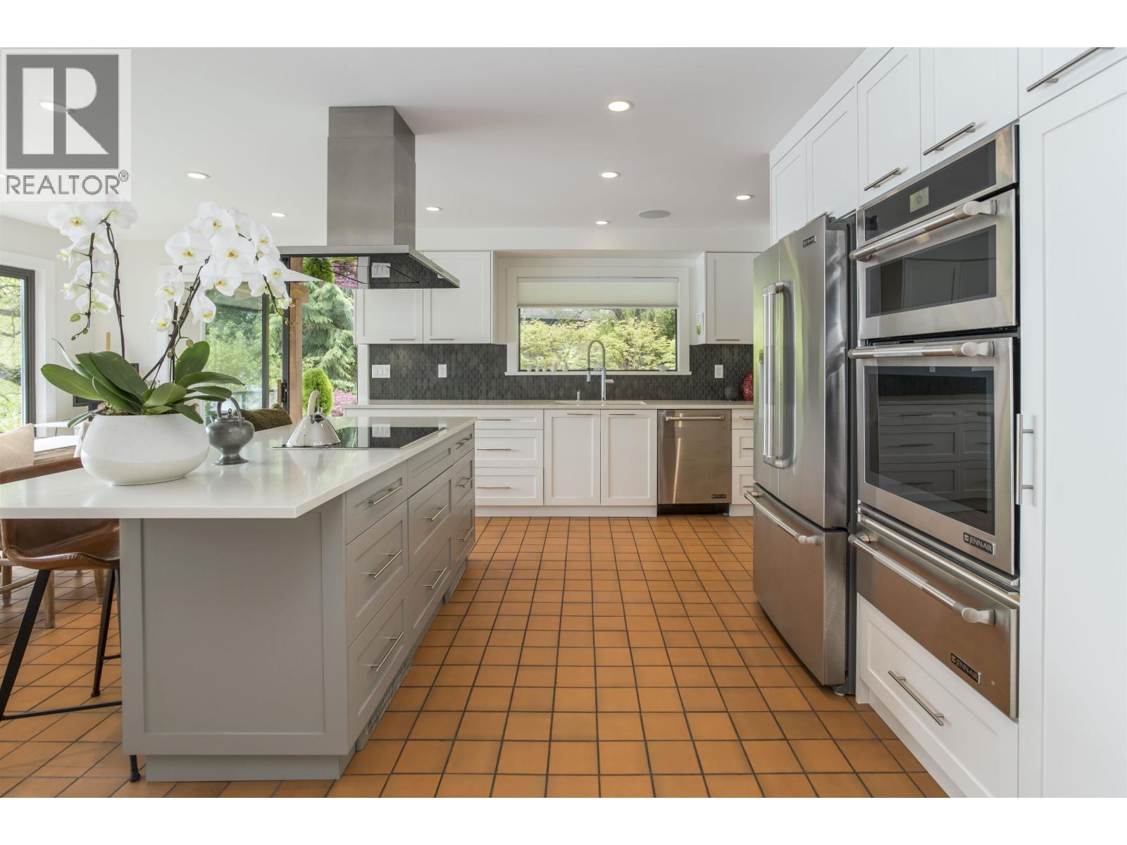 5445 Indian River Drive, North Vancouver, British Columbia  V7G 2T7 - Photo 7 - R3118755
