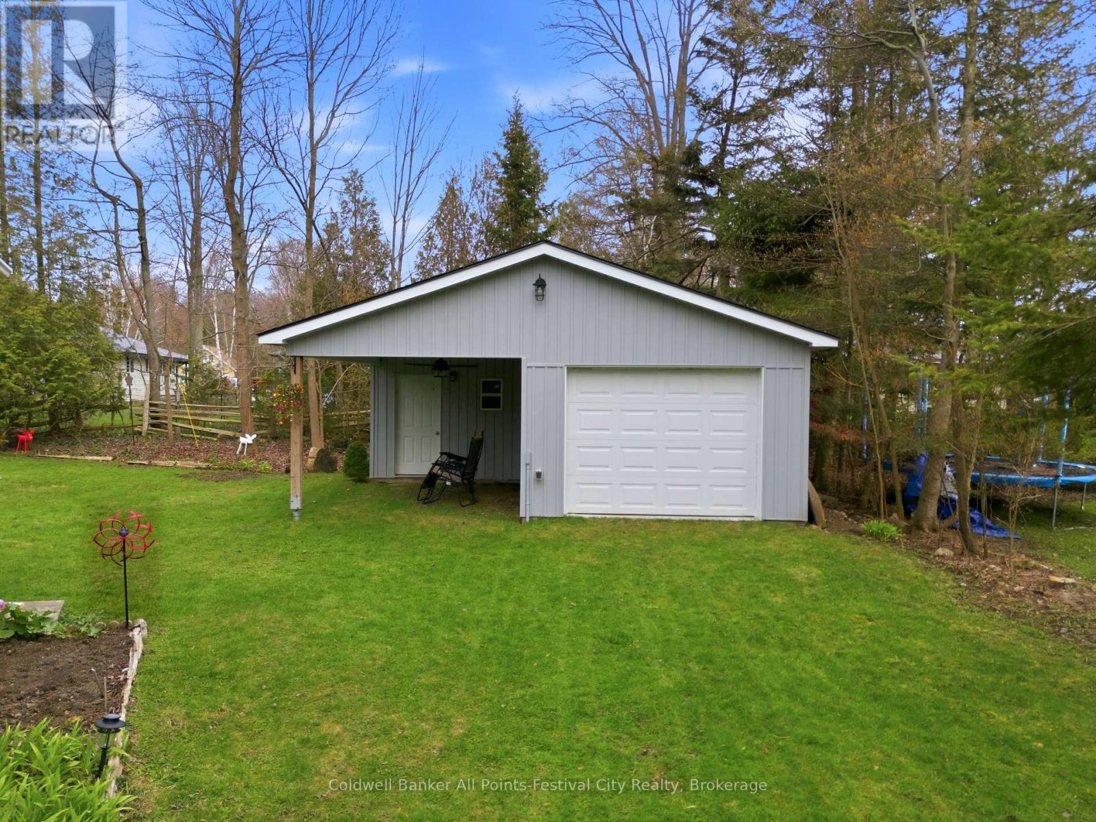 702 Yosacha Place, Huron-Kinloss, Ontario  N2Z 2X3 - Photo 2 - X13078156