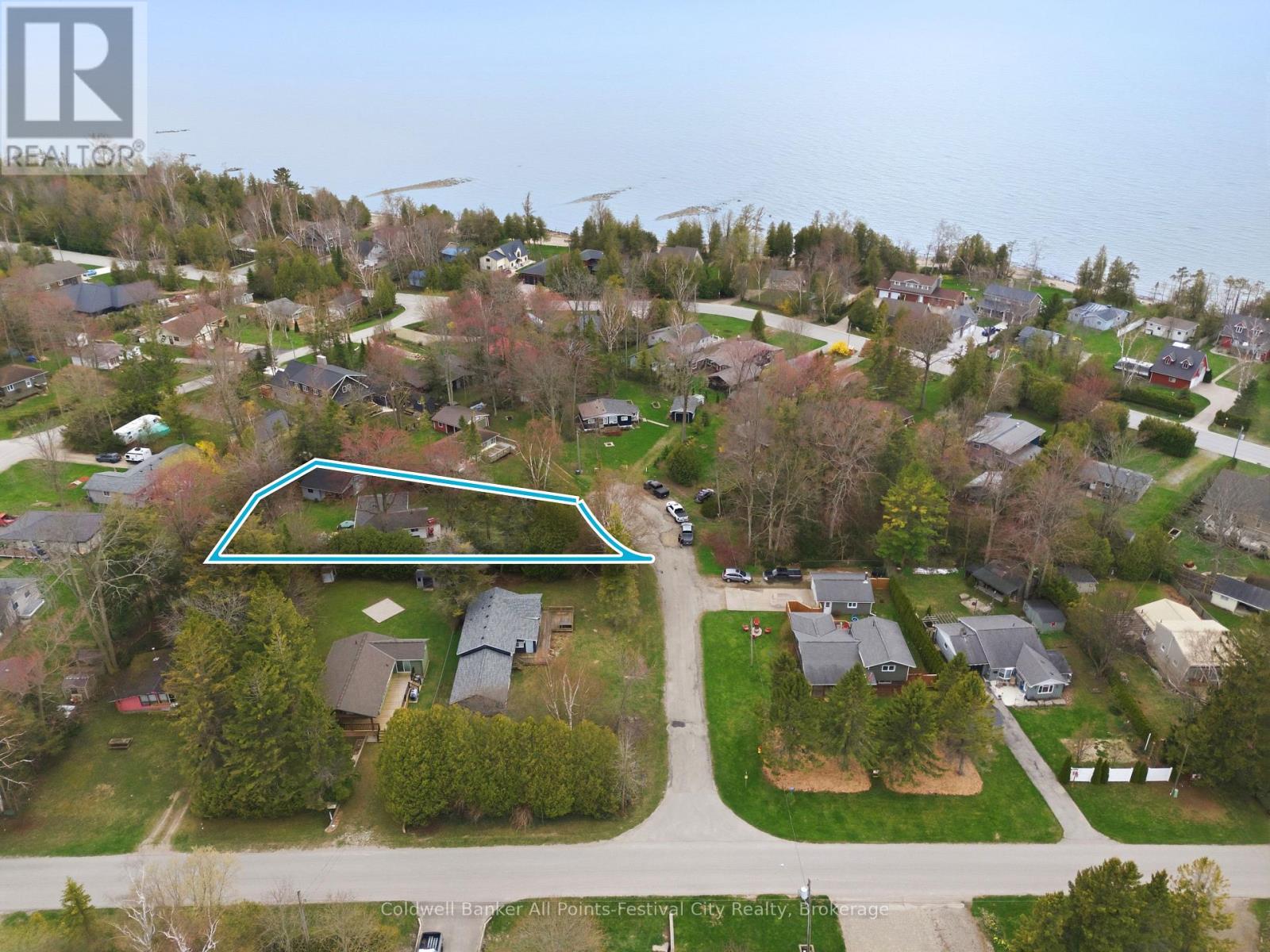 702 Yosacha Place, Huron-Kinloss, Ontario  N2Z 2X3 - Photo 3 - X13078156