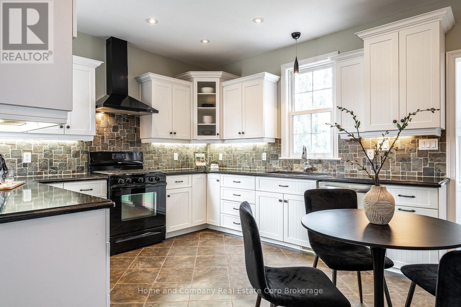 94 Milton Street, Stratford, Ontario  N5A 3V1 - Photo 3 - X13078232