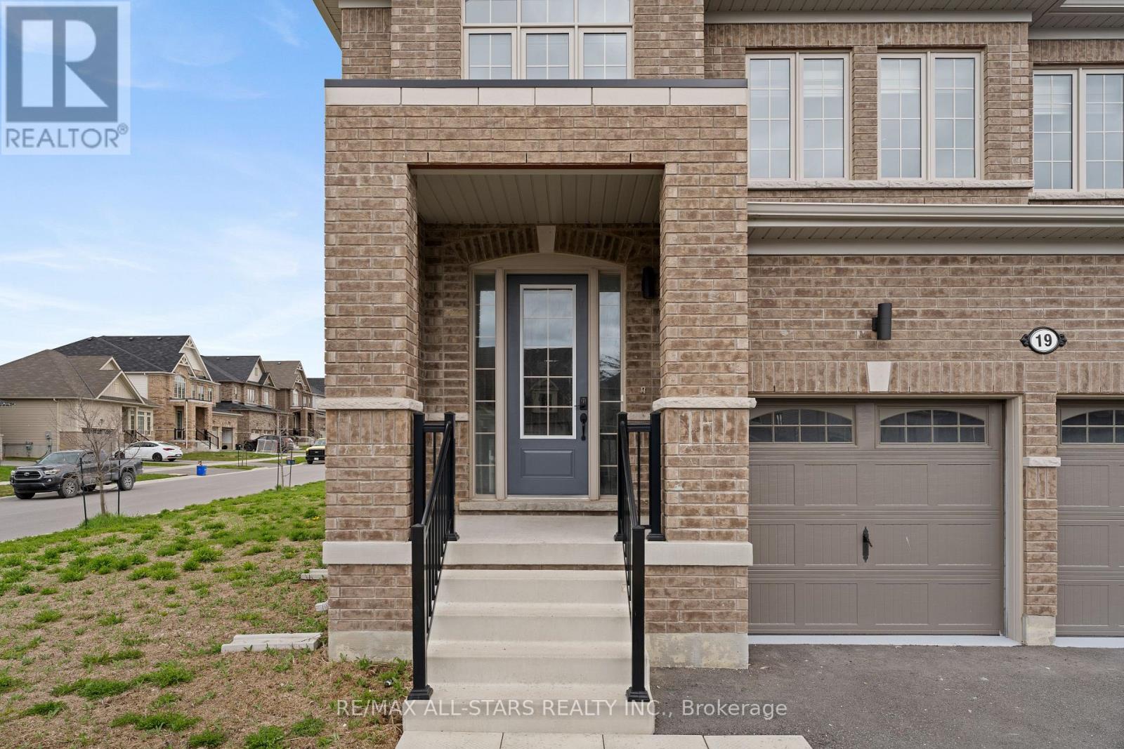 19 Hennessey Crescent, Kawartha Lakes, Ontario  K9V 0P2 - Photo 4 - X13078162