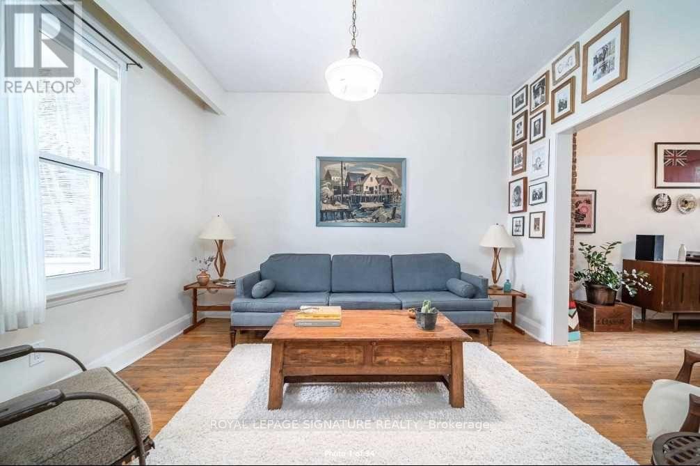 74 WOLSELEY STREET, Toronto, Ontario