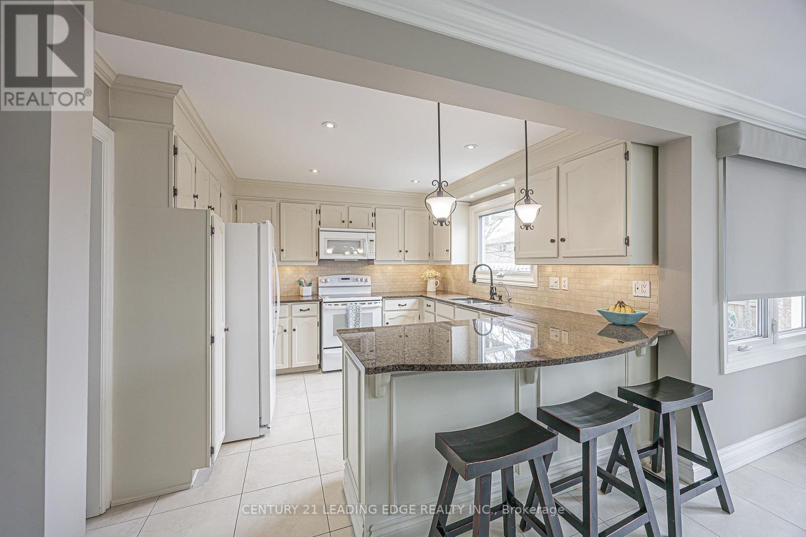 250 Hemlock Drive, Whitchurch-Stouffville, Ontario  L4A 5A5 - Photo 9 - N13078200