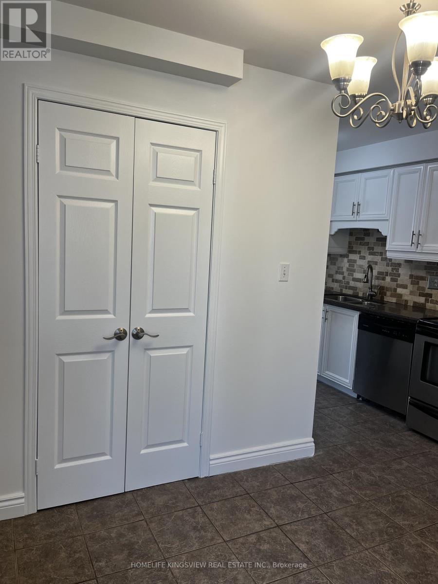 79 Cashel Court, Aurora, Ontario  L4G 6R8 - Photo 4 - N13078210