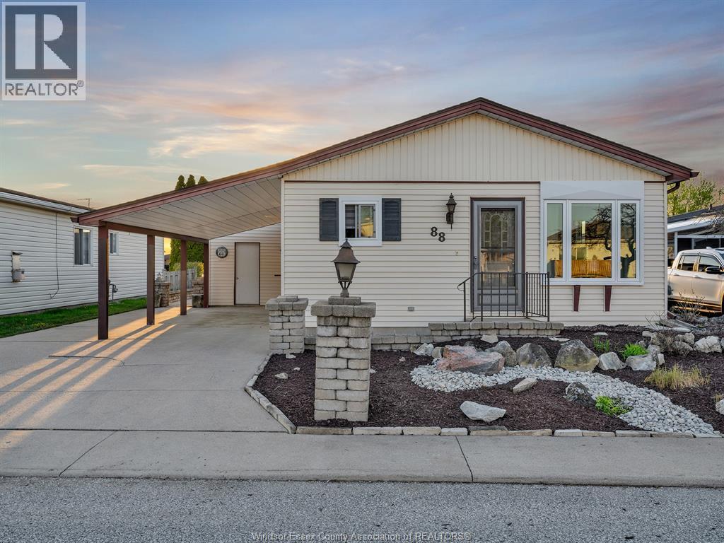 88 PARKSIDE, mcgregor, Ontario