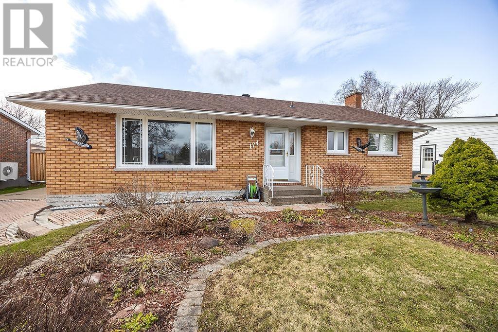 174 Palace Dr, Sault Ste. Marie, Ontario  P6B 5H5 - Photo 2 - SM260846