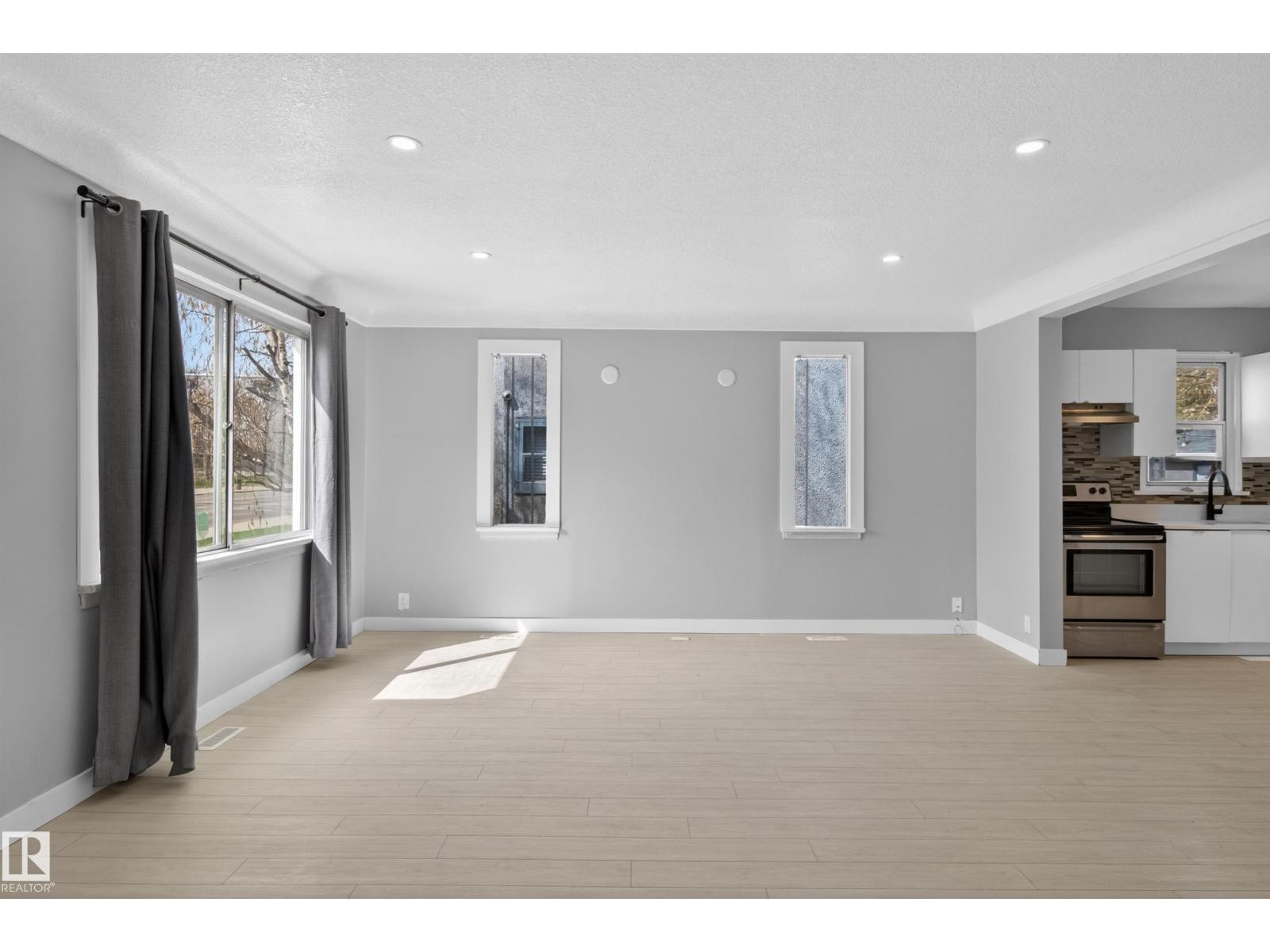 8722 112 Av NW, Edmonton, Alberta  T5B 0G6 - Photo 5 - E4485582