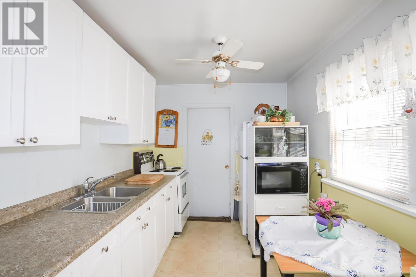 16 Montgomery Ave, Sault Ste. Marie, Ontario  P6B 1M5 - Photo 10 - SM260859