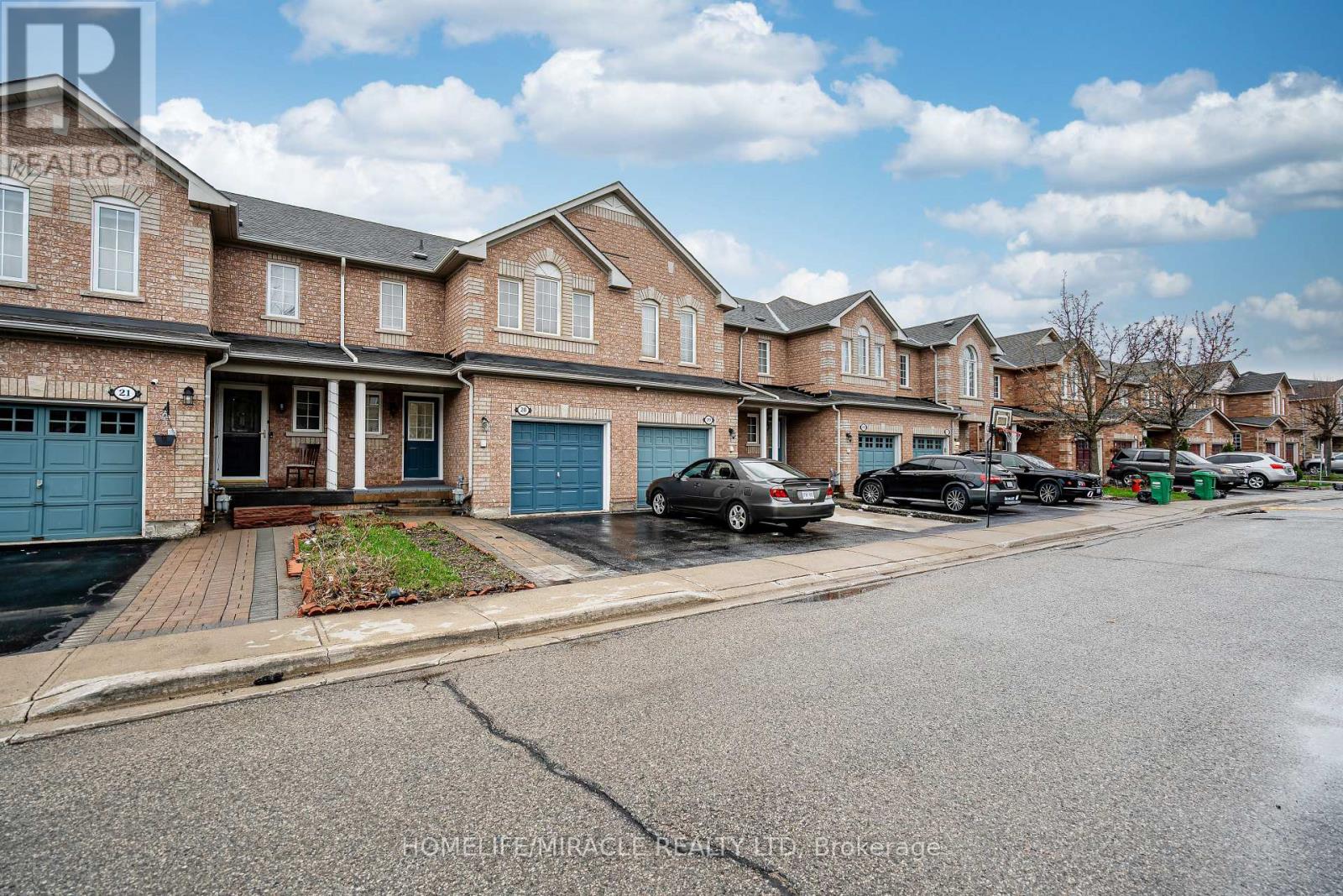 20 - 21 Eastview Gate, Brampton, Ontario  L6P 1P6 - Photo 2 - W13078106