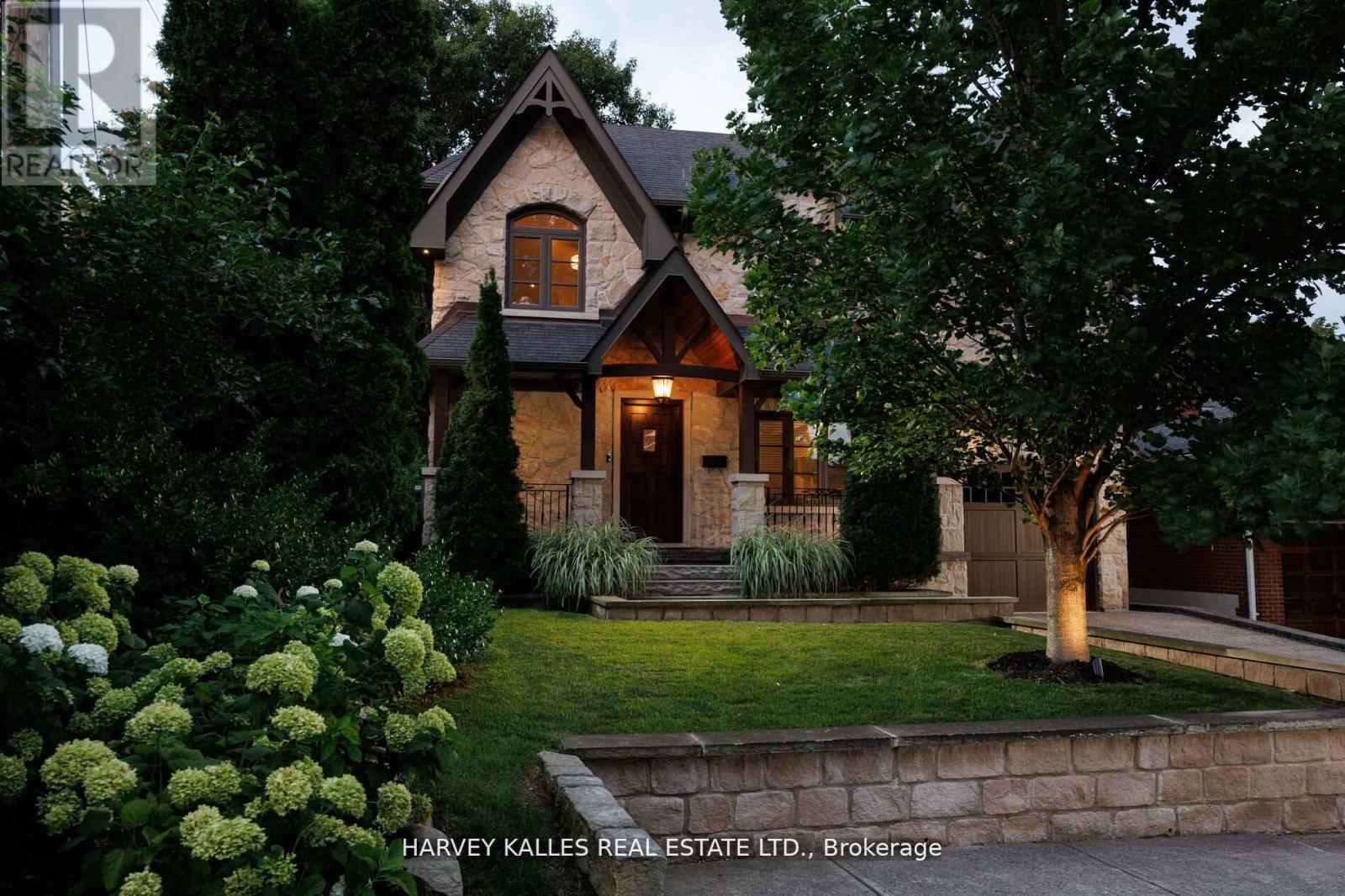 38 Westmount Park Road, Toronto, Ontario  M9P 1R6 - Photo 2 - W13078142