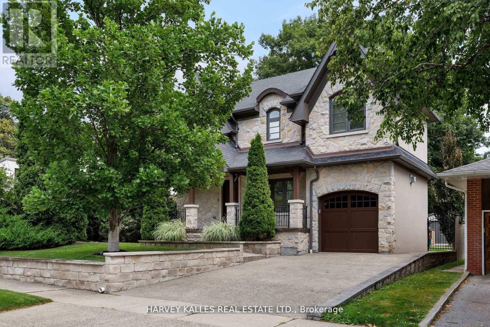 38 Westmount Park Road, Toronto, Ontario  M9P 1R6 - Photo 4 - W13078142