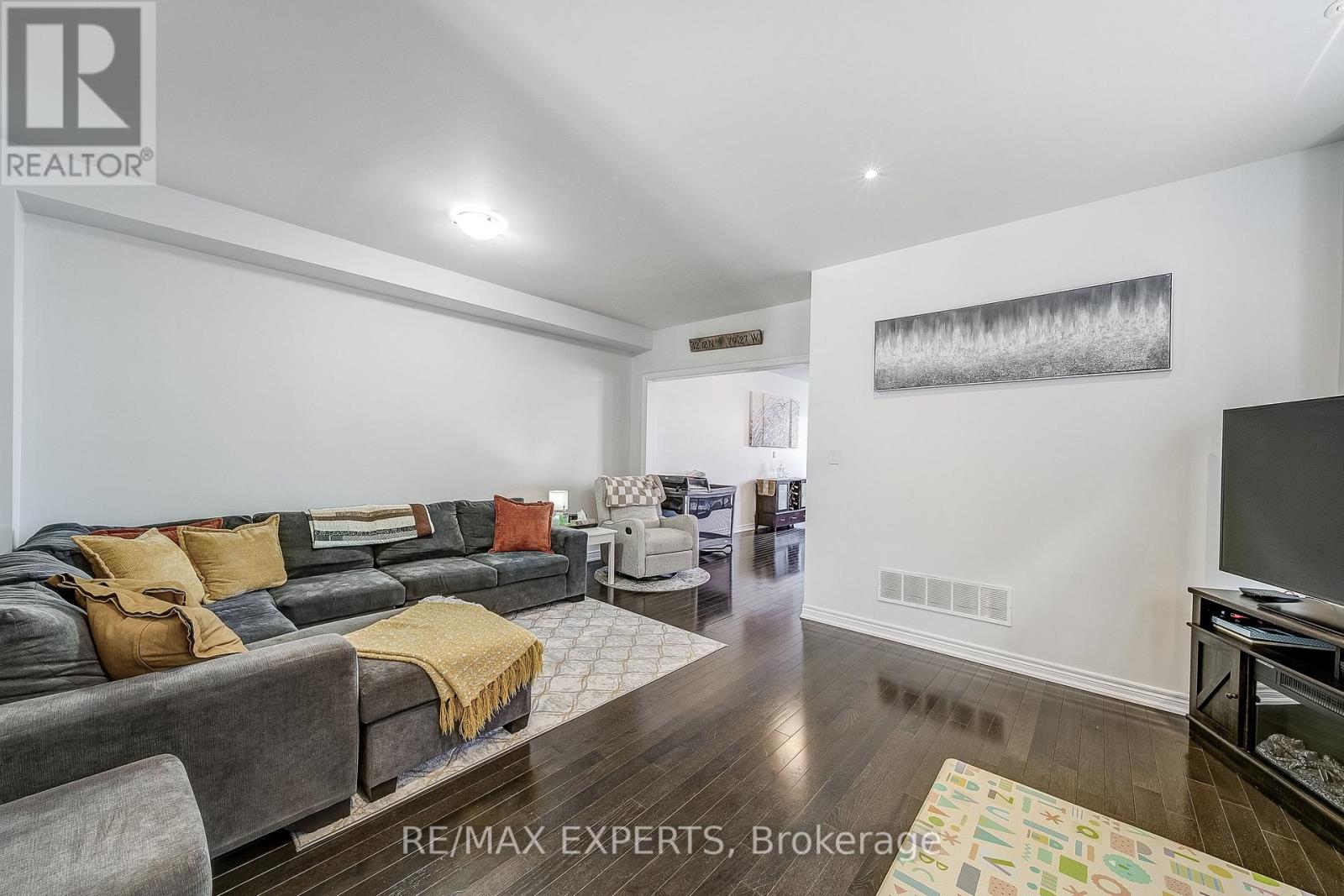 60 Humbershed Crescent, Caledon, Ontario  L7E 2X4 - Photo 7 - W13078166