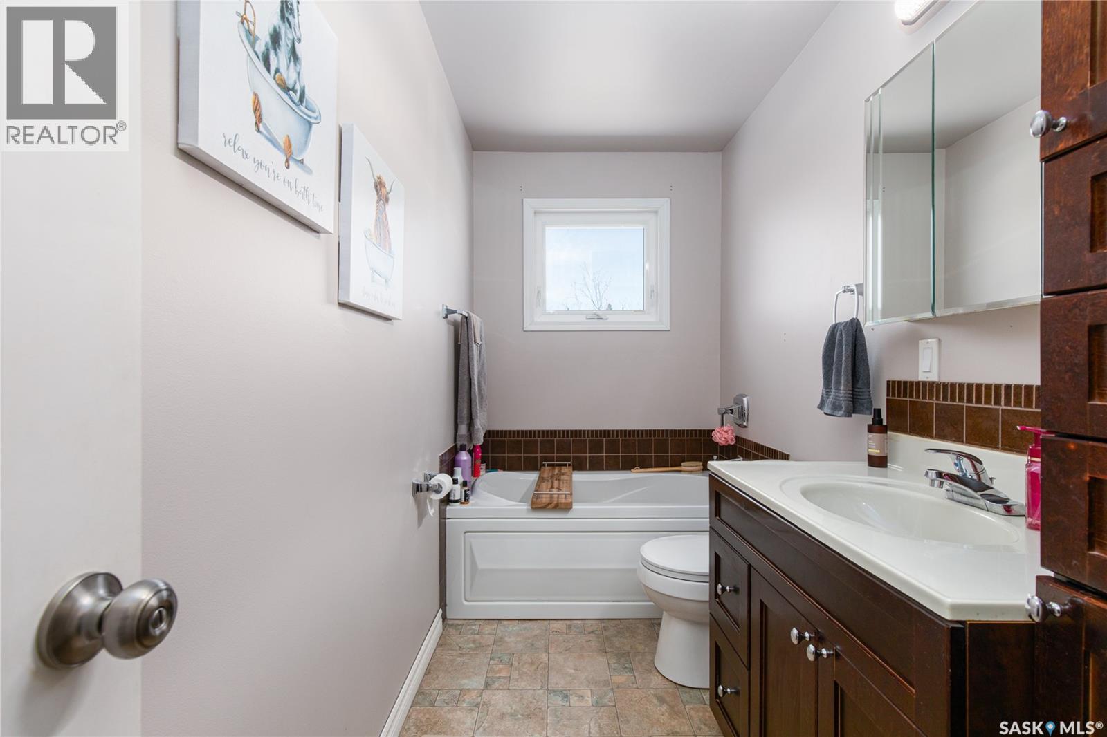 1267 Maybery Crescent, Moose Jaw, Saskatchewan  S6H 6X7 - Photo 18 - SK034761