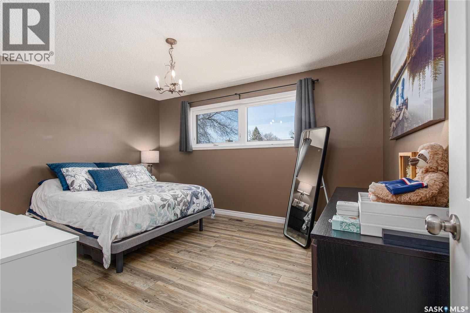 1267 Maybery Crescent, Moose Jaw, Saskatchewan  S6H 6X7 - Photo 20 - SK034761