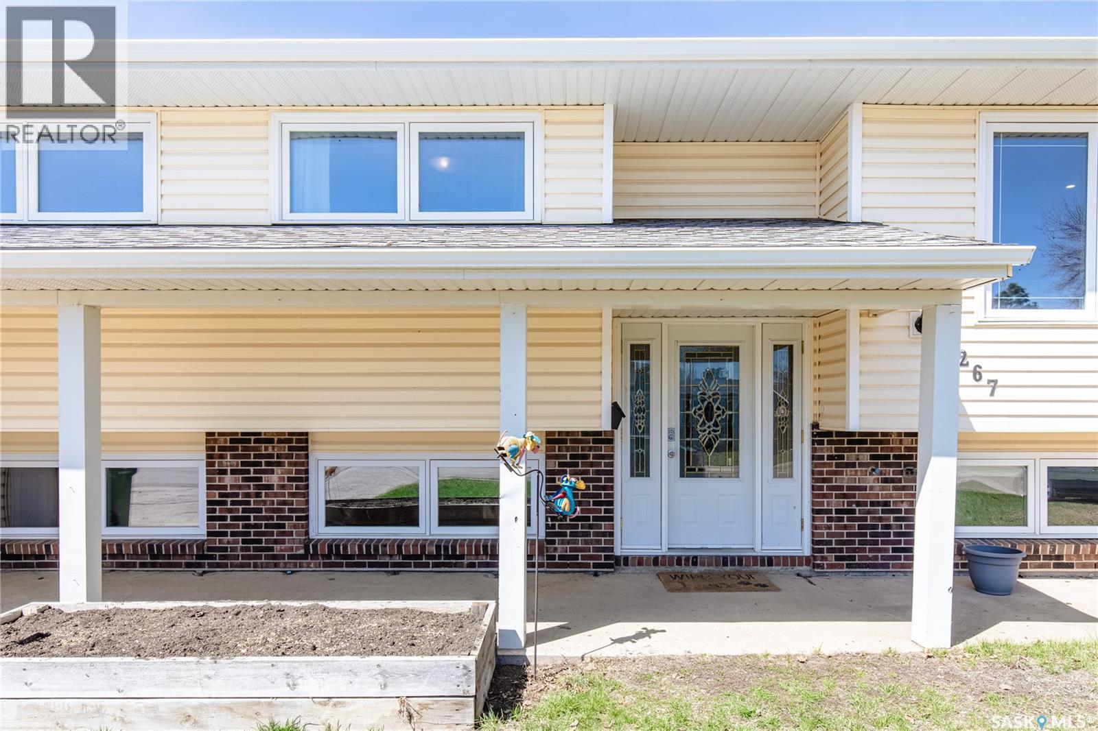 1267 Maybery Crescent, Moose Jaw, Saskatchewan  S6H 6X7 - Photo 3 - SK034761