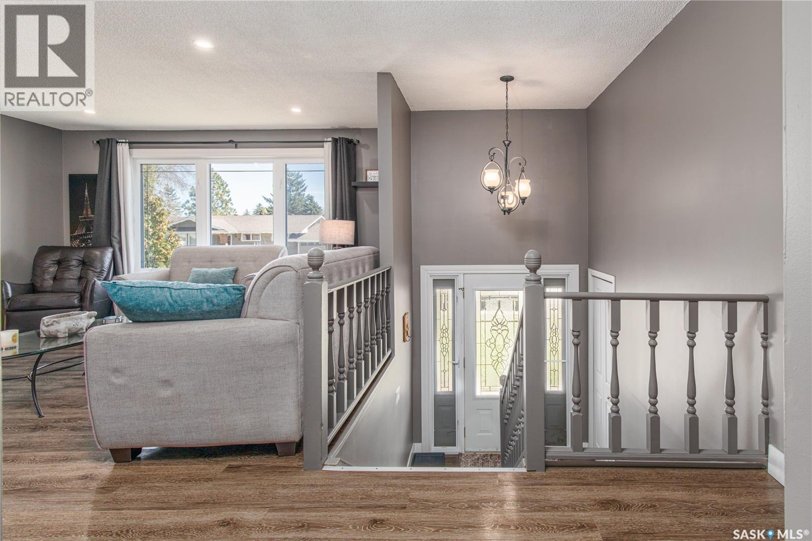 1267 Maybery Crescent, Moose Jaw, Saskatchewan  S6H 6X7 - Photo 4 - SK034761