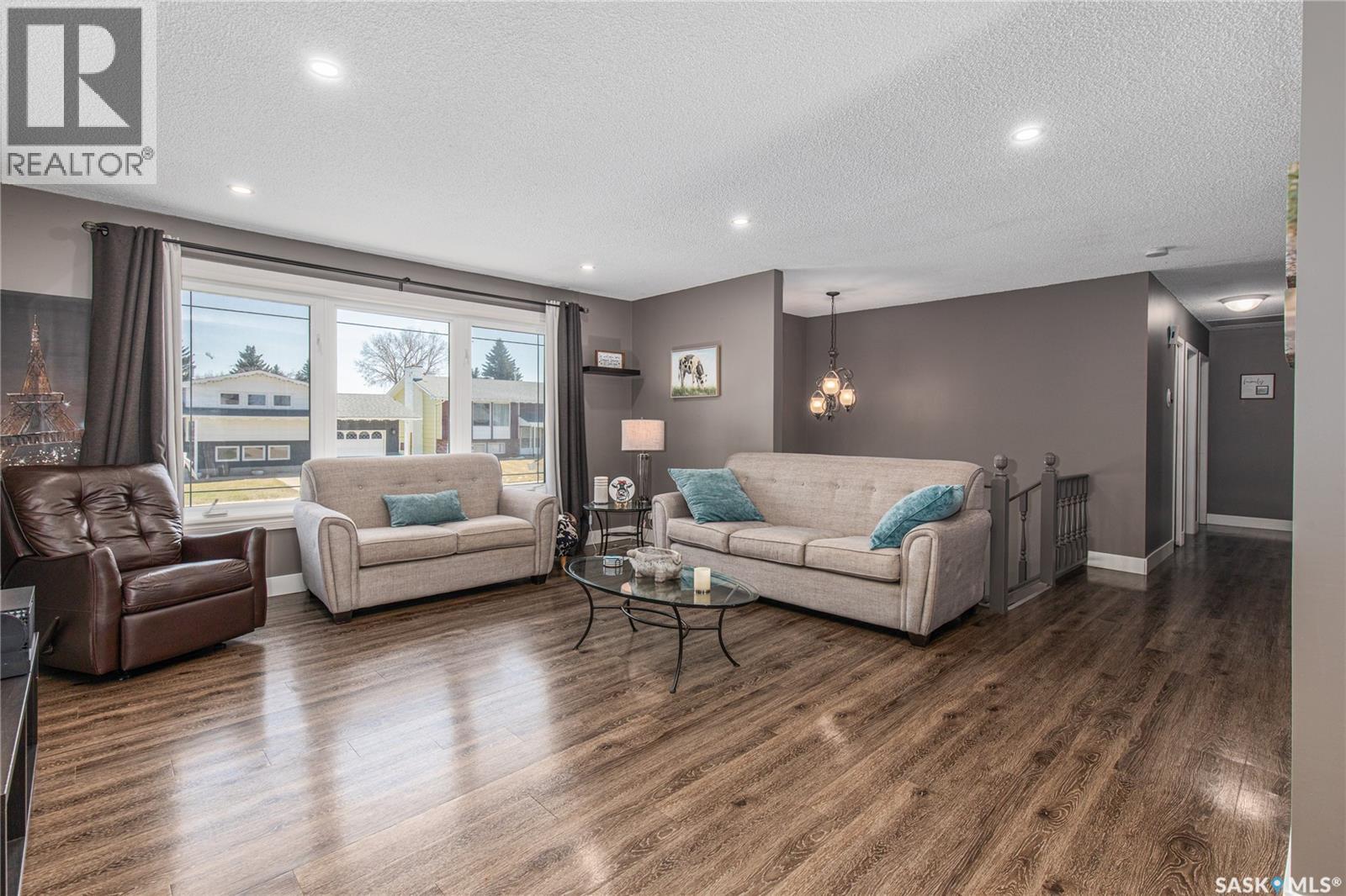 1267 Maybery Crescent, Moose Jaw, Saskatchewan  S6H 6X7 - Photo 8 - SK034761