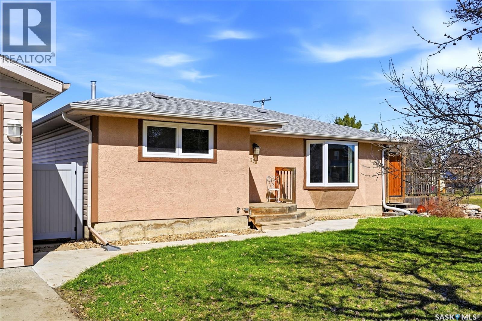 230 Prairie Avenue, Briercrest, Saskatchewan  S0H 0K0 - Photo 2 - SK034758