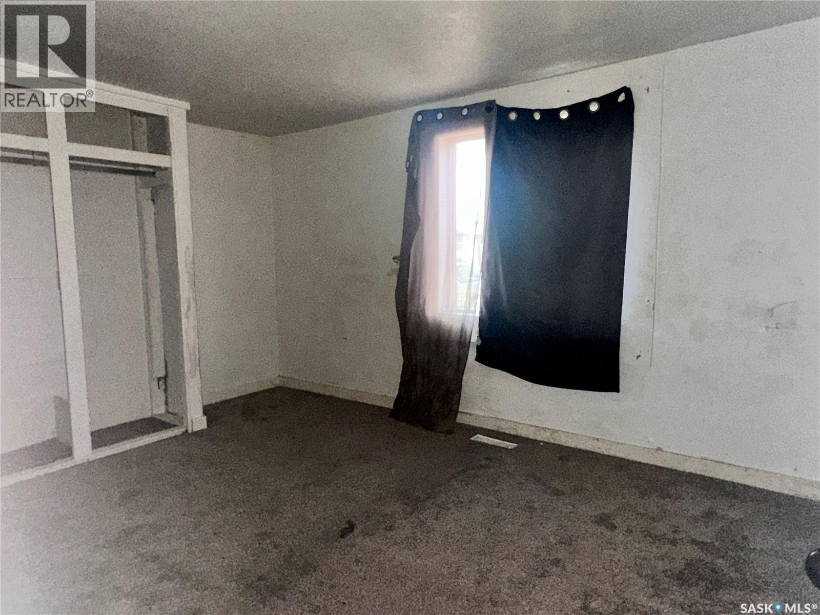 1050 Vaughan Street, Moose Jaw, Saskatchewan  S6H 5P2 - Photo 3 - SK034755