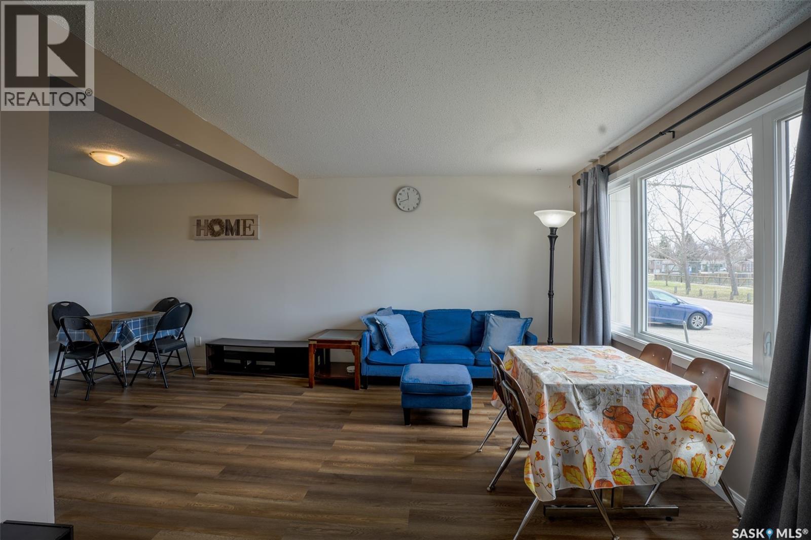 91 Mackenzie WAY, regina, Saskatchewan