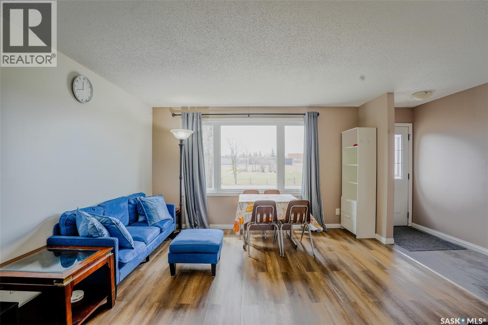 91 Mackenzie Way, Regina, Saskatchewan  S4N 5M8 - Photo 3 - SK034737