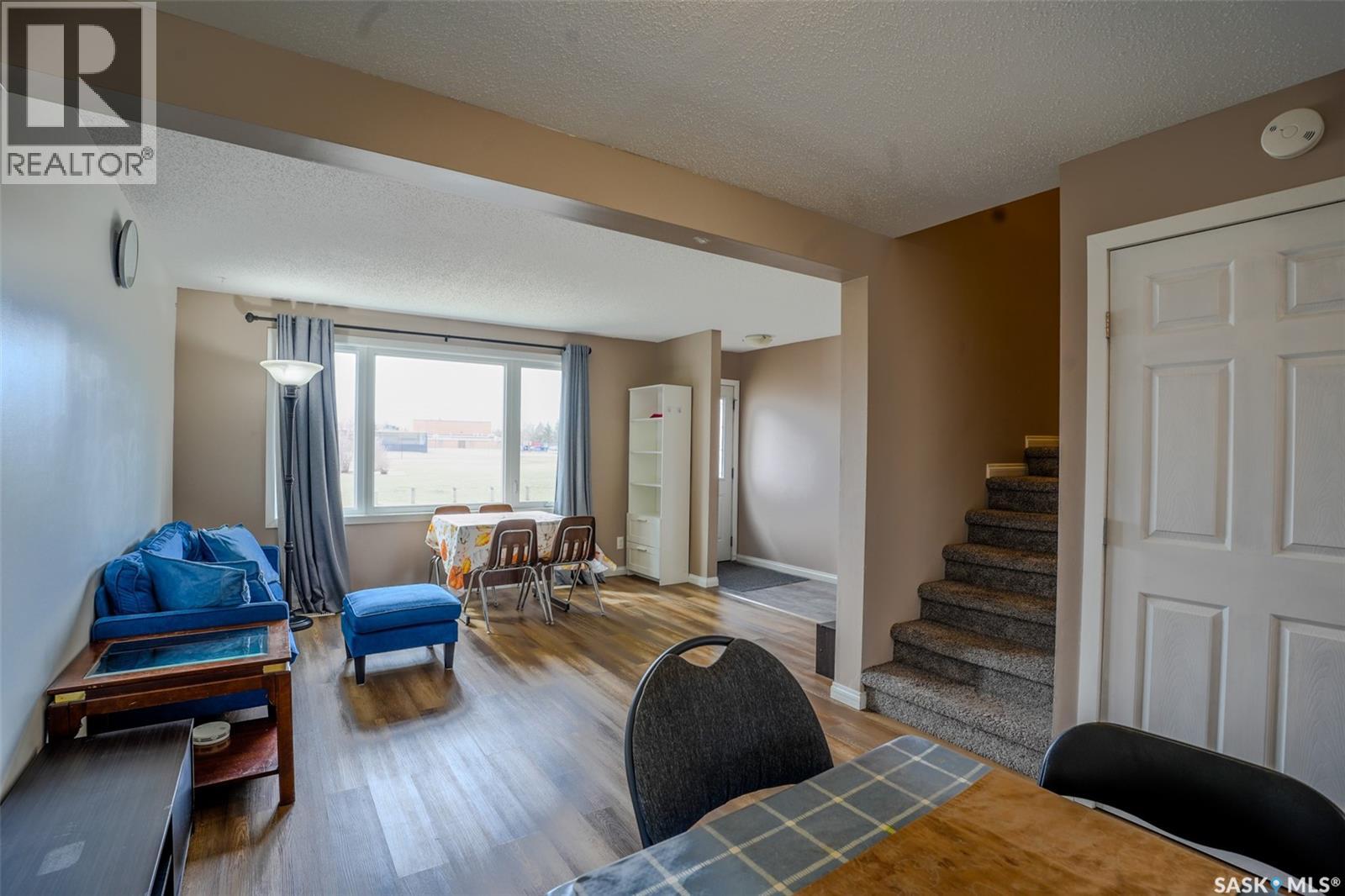 91 Mackenzie Way, Regina, Saskatchewan  S4N 5M8 - Photo 4 - SK034737