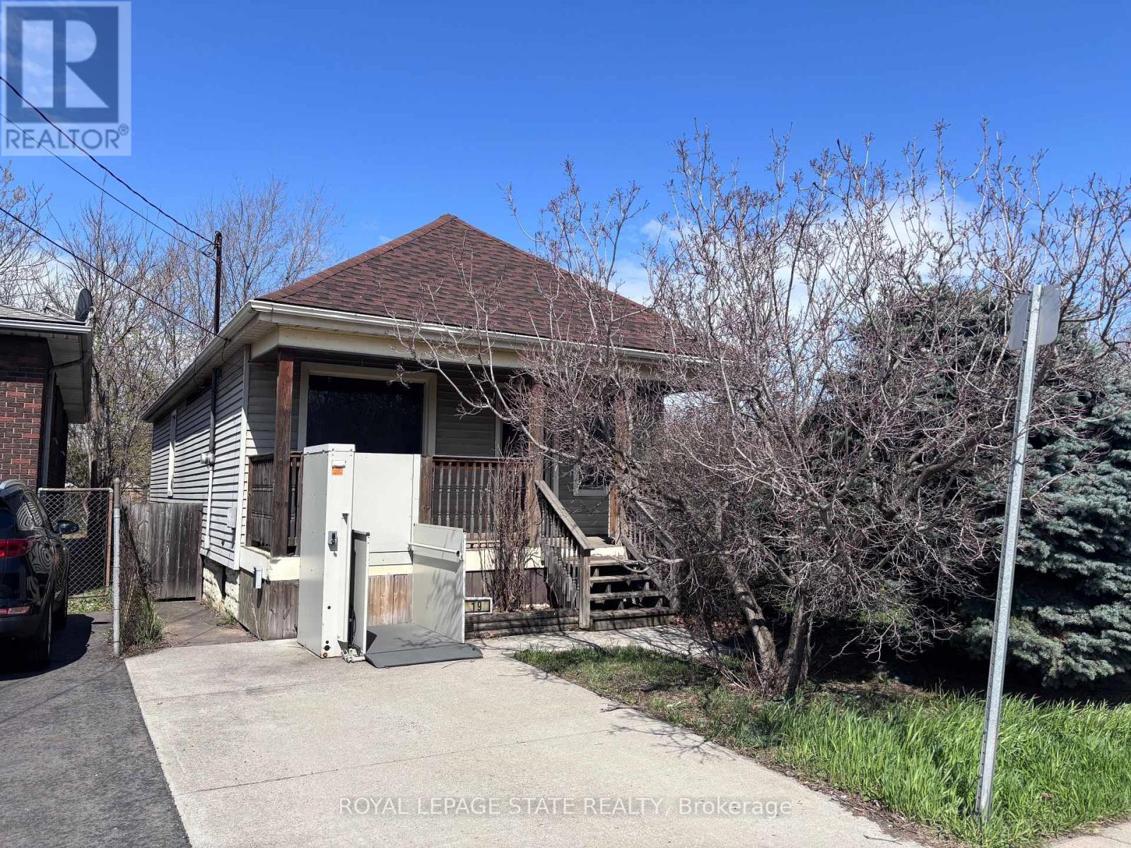 19 Benson Avenue, Hamilton, Ontario  L8H 3M8 - Photo 2 - X13078246