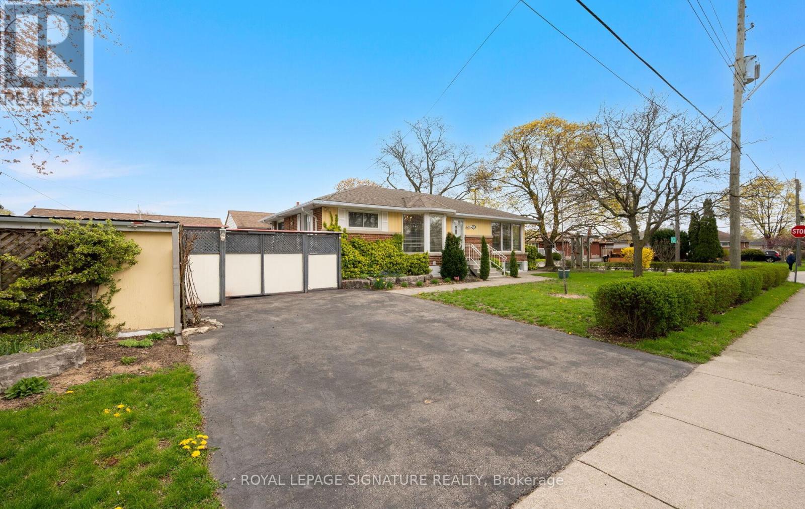 71 Grenadier Drive, Hamilton, Ontario  L8T 4E4 - Photo 2 - X13078272