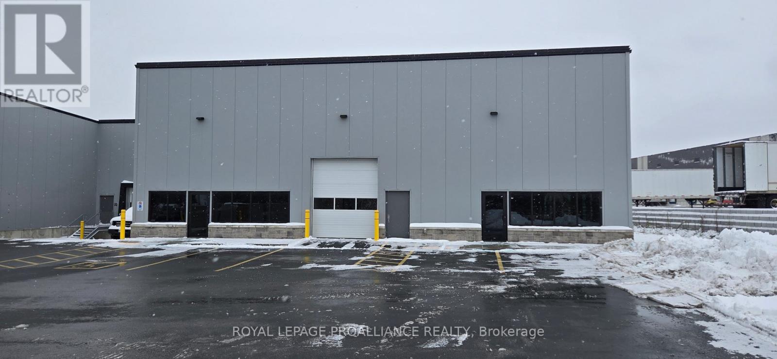 B - 296 University Avenue, Belleville, Ontario  K8N 5S6 - Photo 5 - X12523590