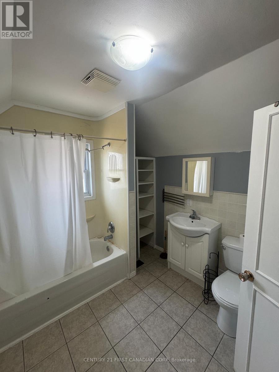 A - 28 Oxford Street E, London North, Ontario  N6H 1R3 - Photo 6 - X12743956