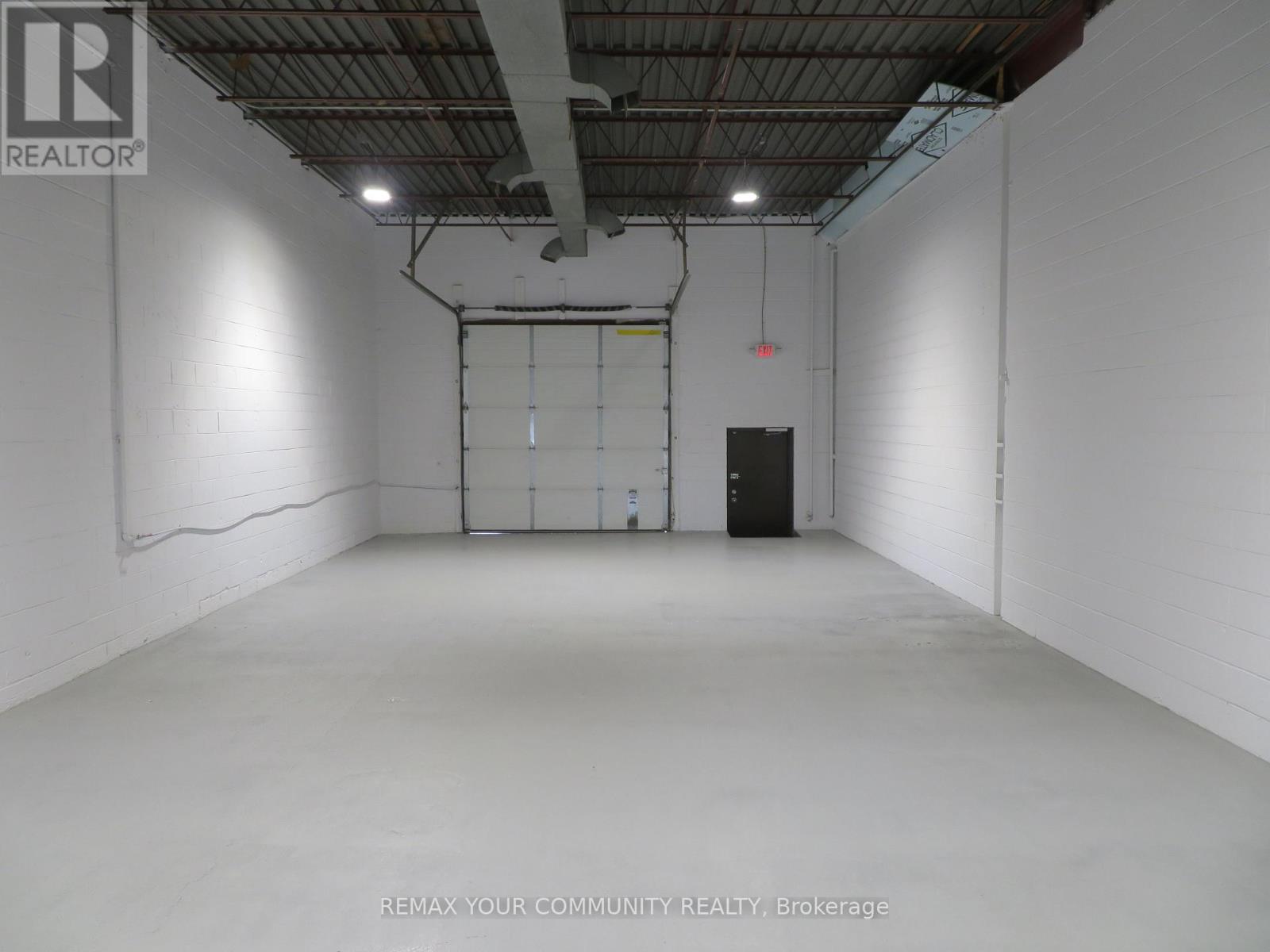 723 Garyray Drive, Toronto, Ontario  M9L 1R2 - Photo 3 - W12865138