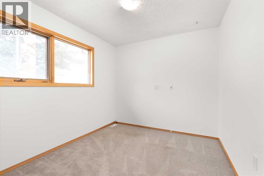 150 Chudleigh, Etzikom, Alberta  T0K 0W0 - Photo 10 - A2302498