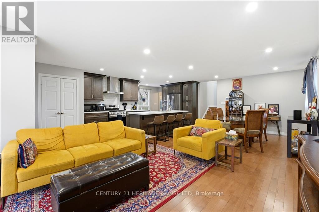 179 Banbury Road, Brantford, Ontario  N3P 1E6 - Photo 3 - X12961346